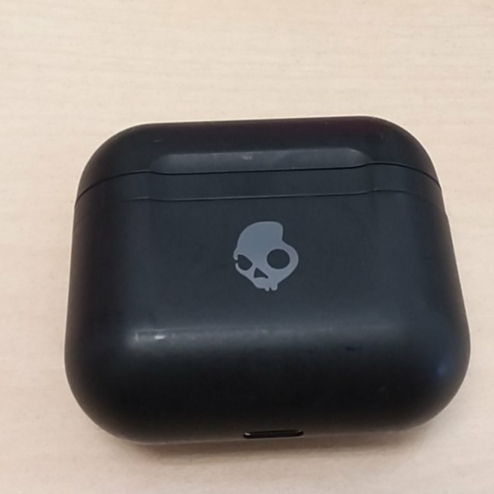 Authentic Skullcandy airbuds - Picture 3 of 3